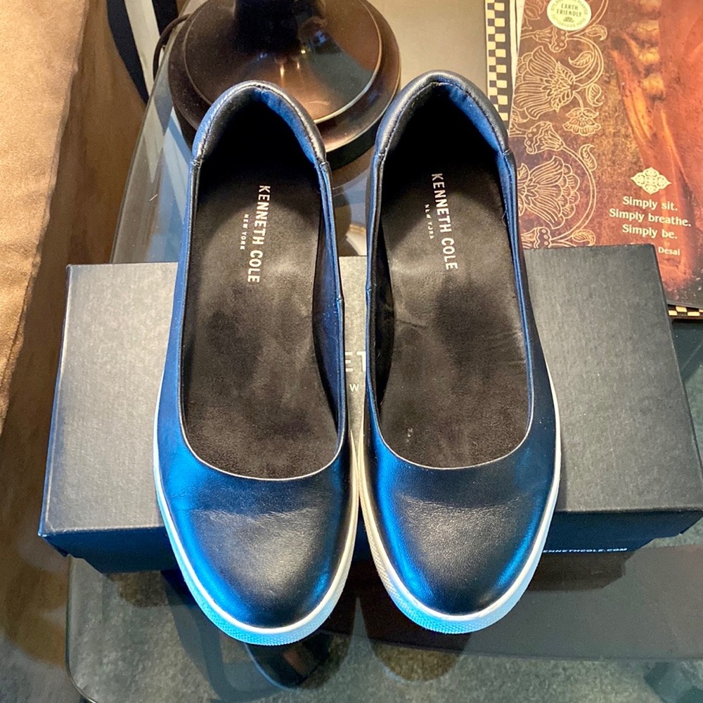 Kenneth Cole Flat - Picture 5 of 9